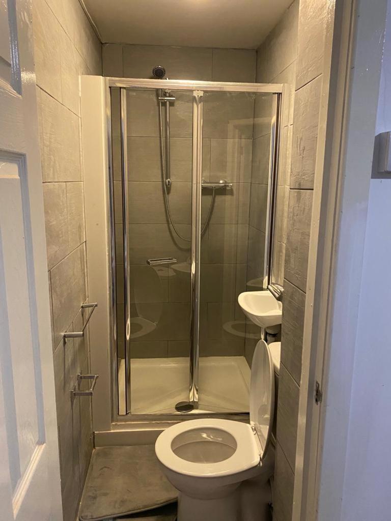 Double En-Suite Rooms Nevendon Bagian luar foto
